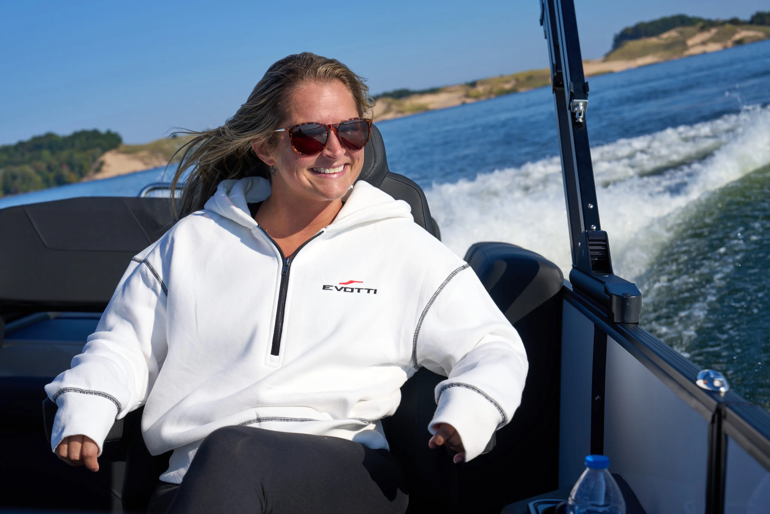 Passenger aboard an Evotti 700 Series 23CS while underway