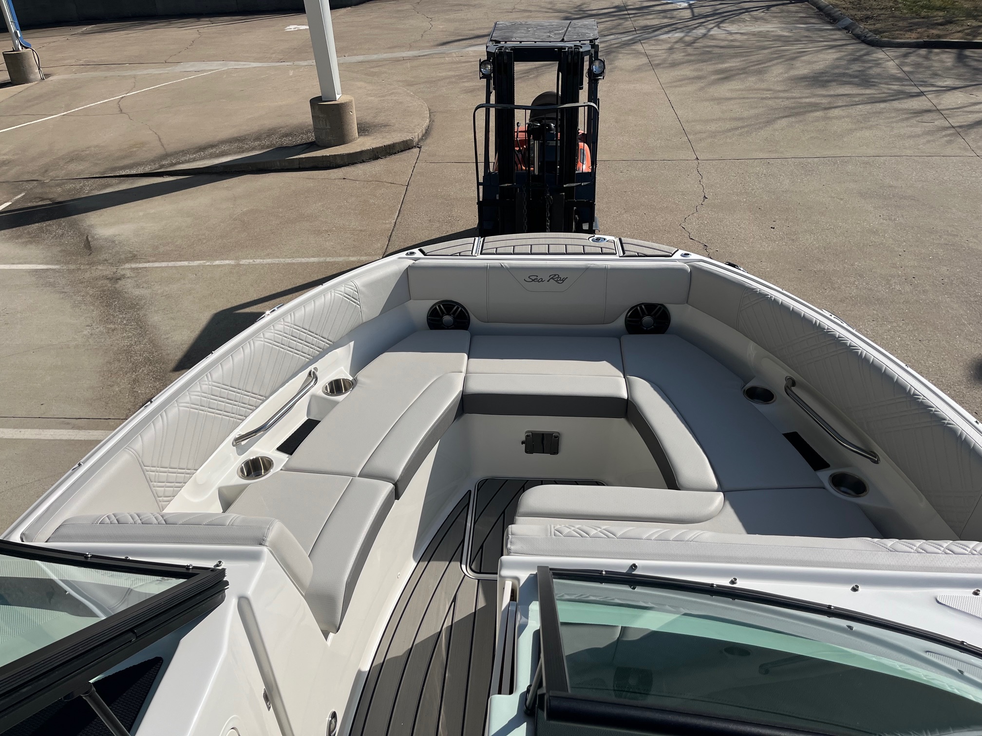 2026 Sea Ray SDX250 photo 2