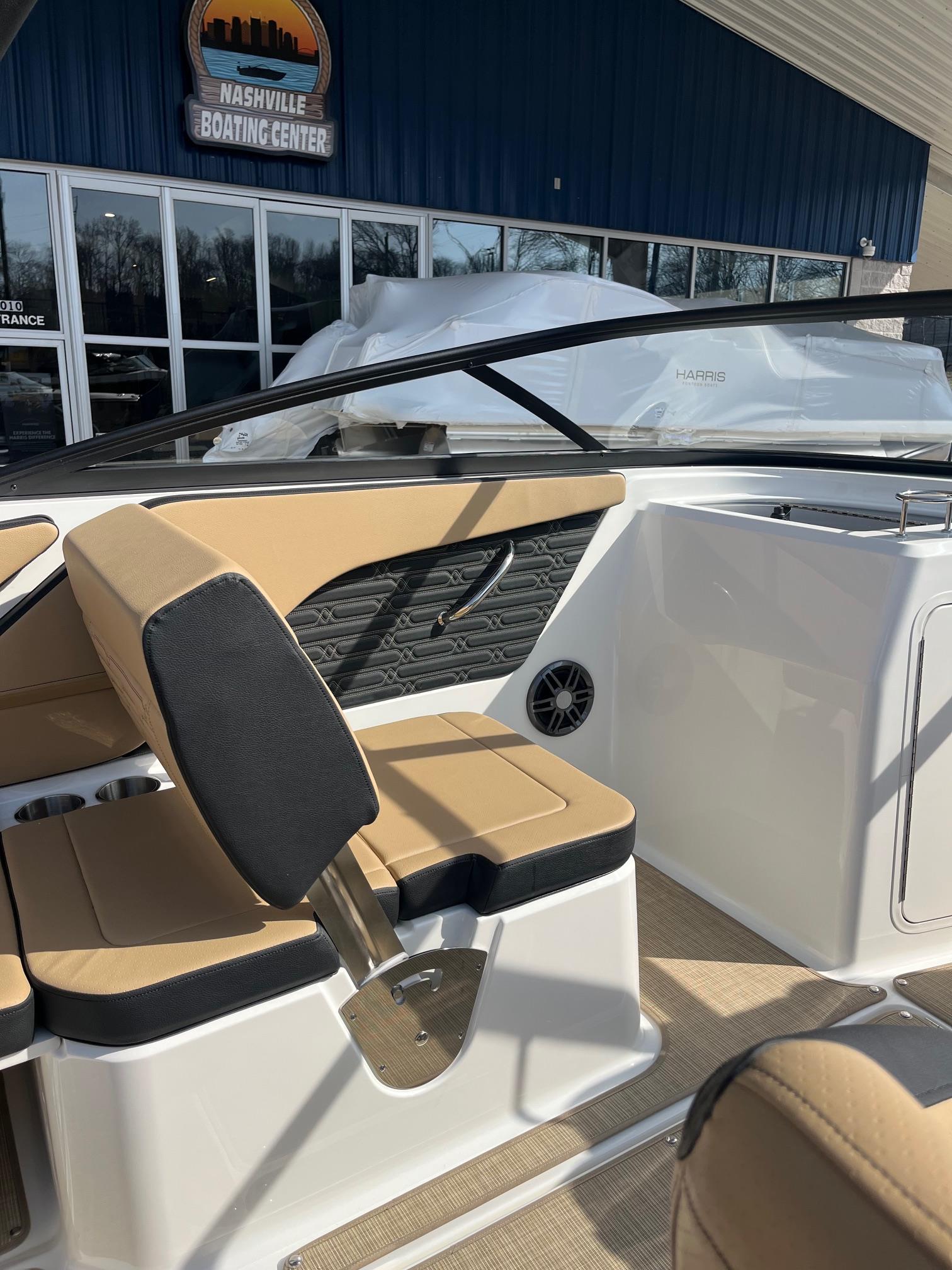2026 Sea Ray SPX210 photo 3