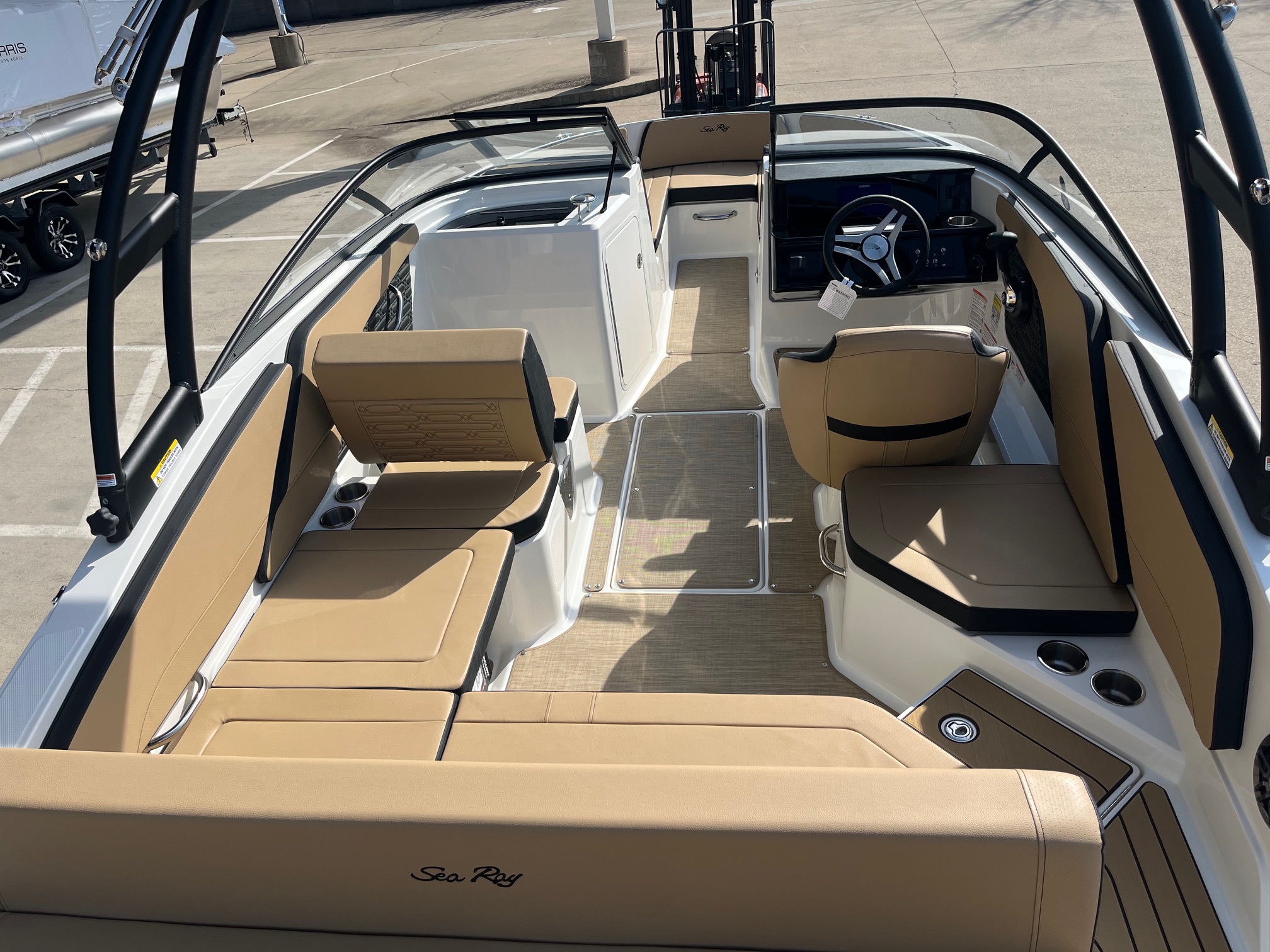 2026 Sea Ray SPX210 photo 5