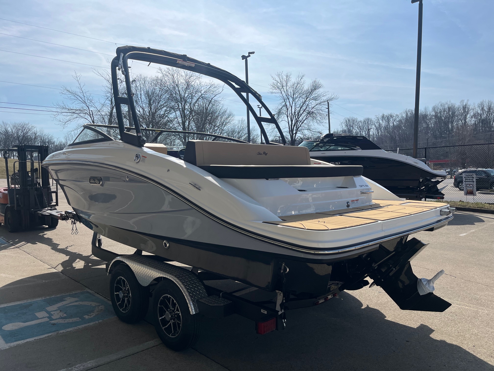 2026 Sea Ray SPX210 photo 8
