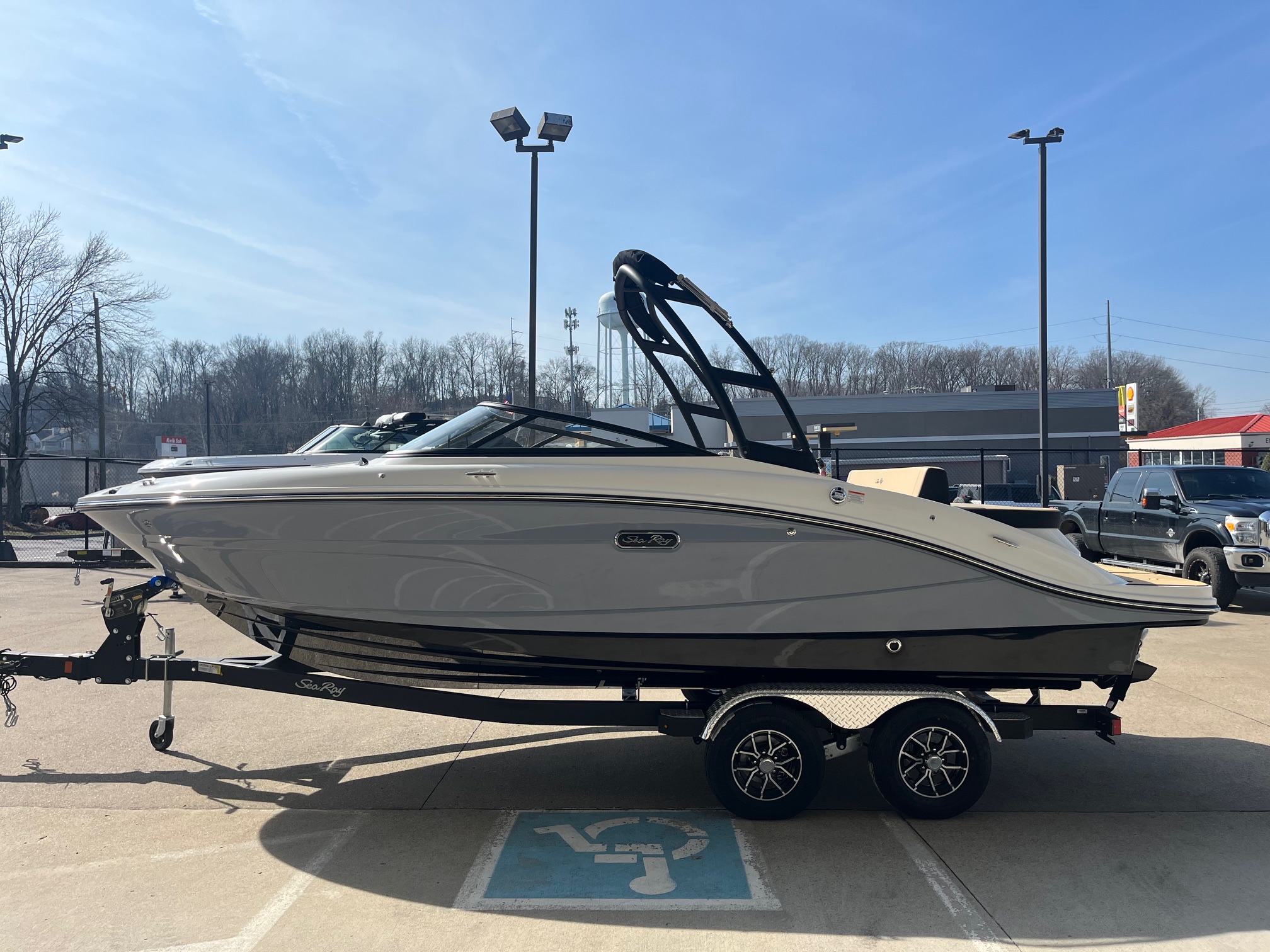 2026 Sea Ray SPX210 photo 9