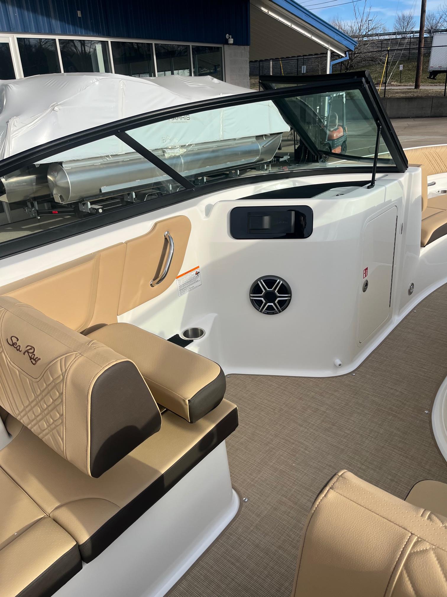 2026 Sea Ray SDX 250 Surf photo 4