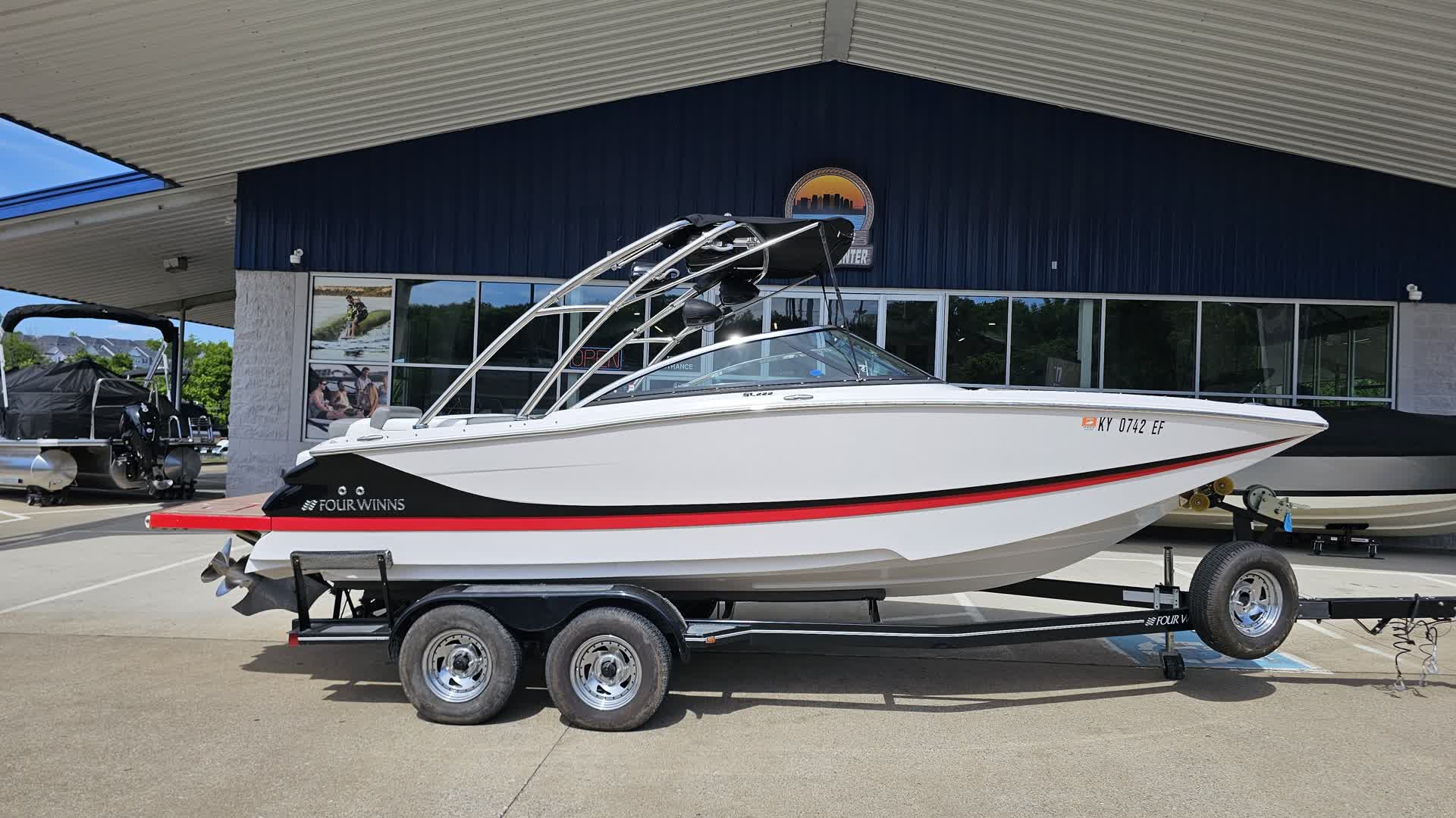 2009 Four Winns SL222