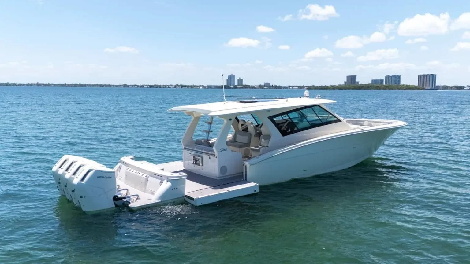 Scout 530 LXF running offshore